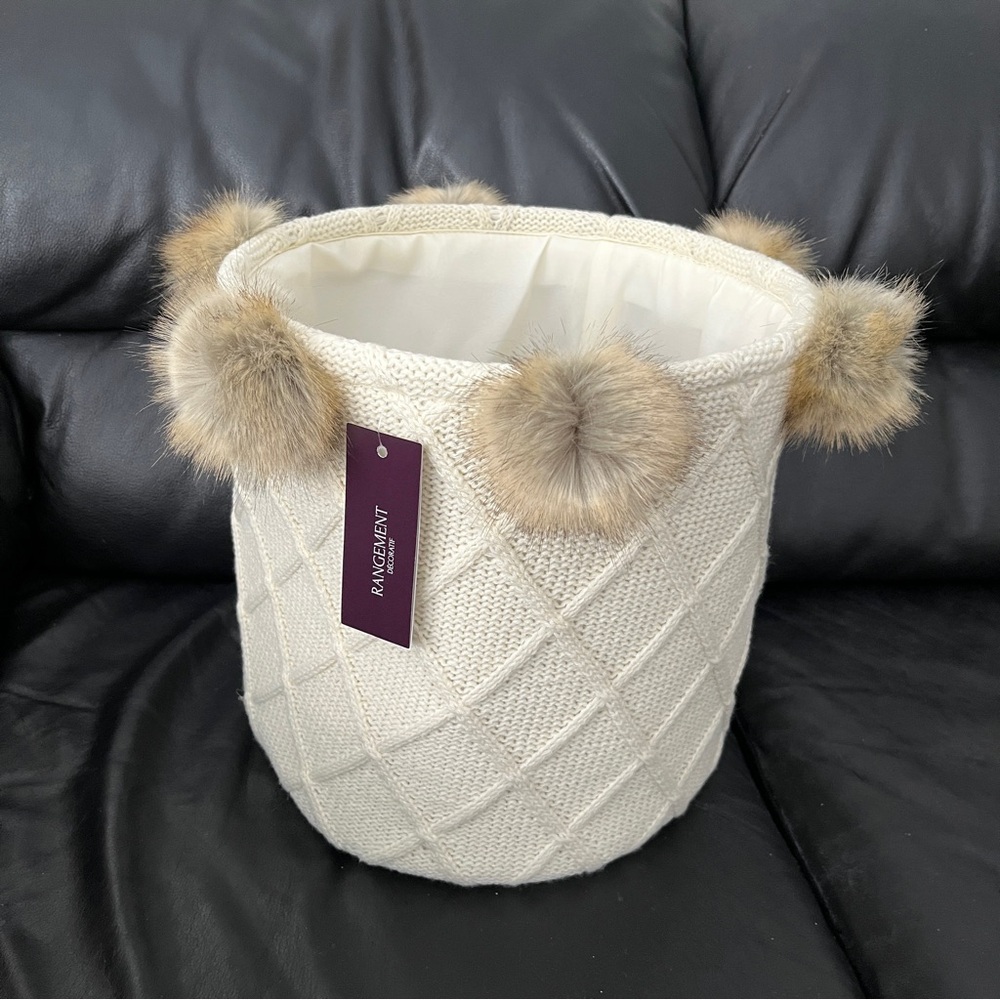 Brand New Sweater Basket (30 cm x 30 cm)